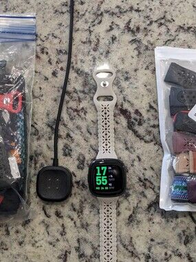 Fitbit Versa 4 Smartwatch & Silicone Band Bundle
